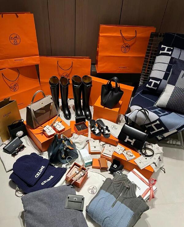凉山回收奢侈品鞋服.jpg